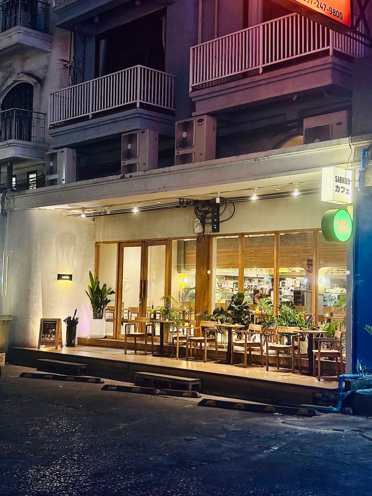 Sarnies Cafe Sukhumvit