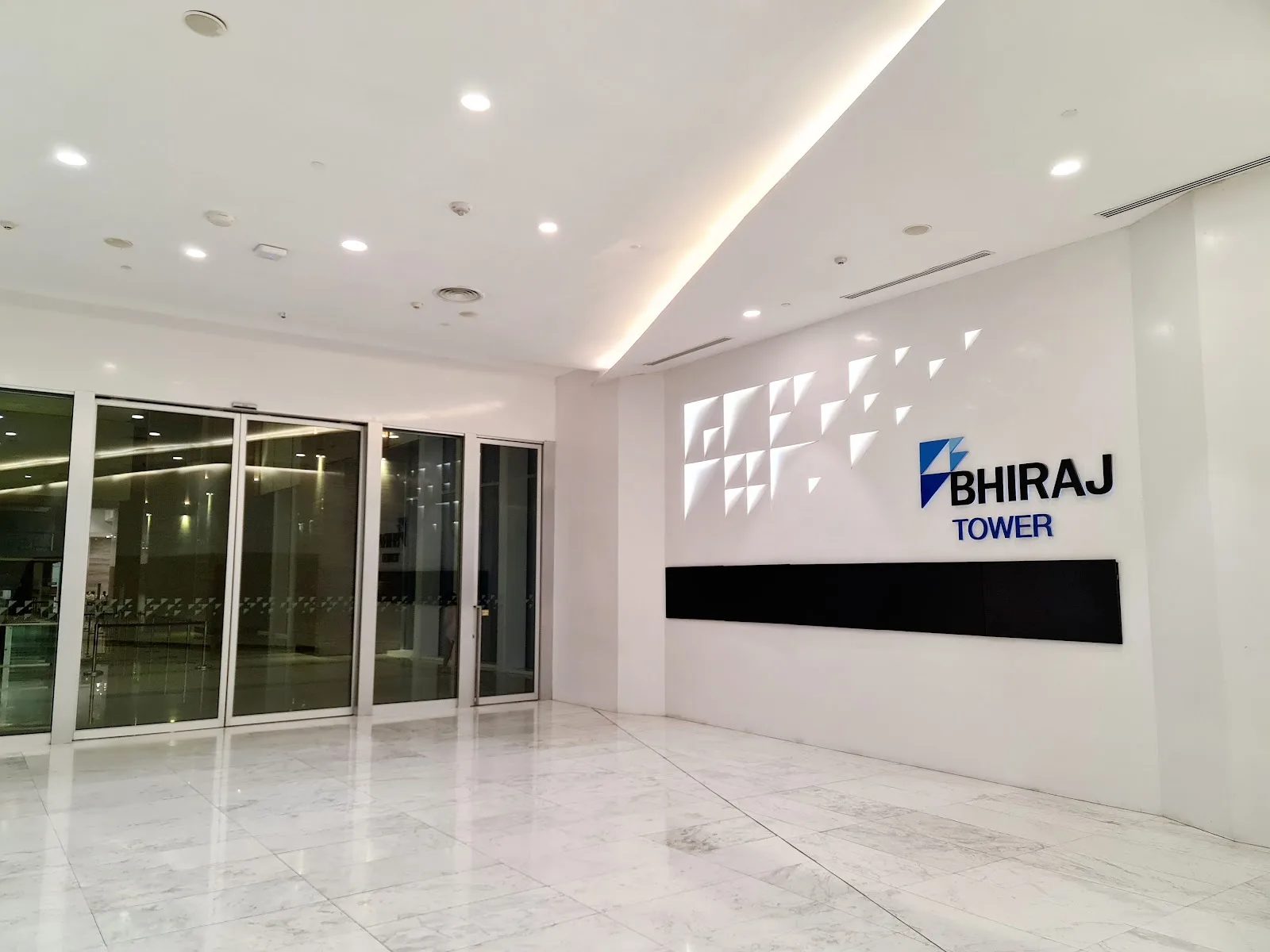 ภาพจริงของ BHIRAJ TOWER at EmQuartier (ภิรัชทาวเวอร์ แอท เอ็มควอเทียร์) ย่านพร้อมพงษ์ จาก Google Maps (รูปที่ 3)