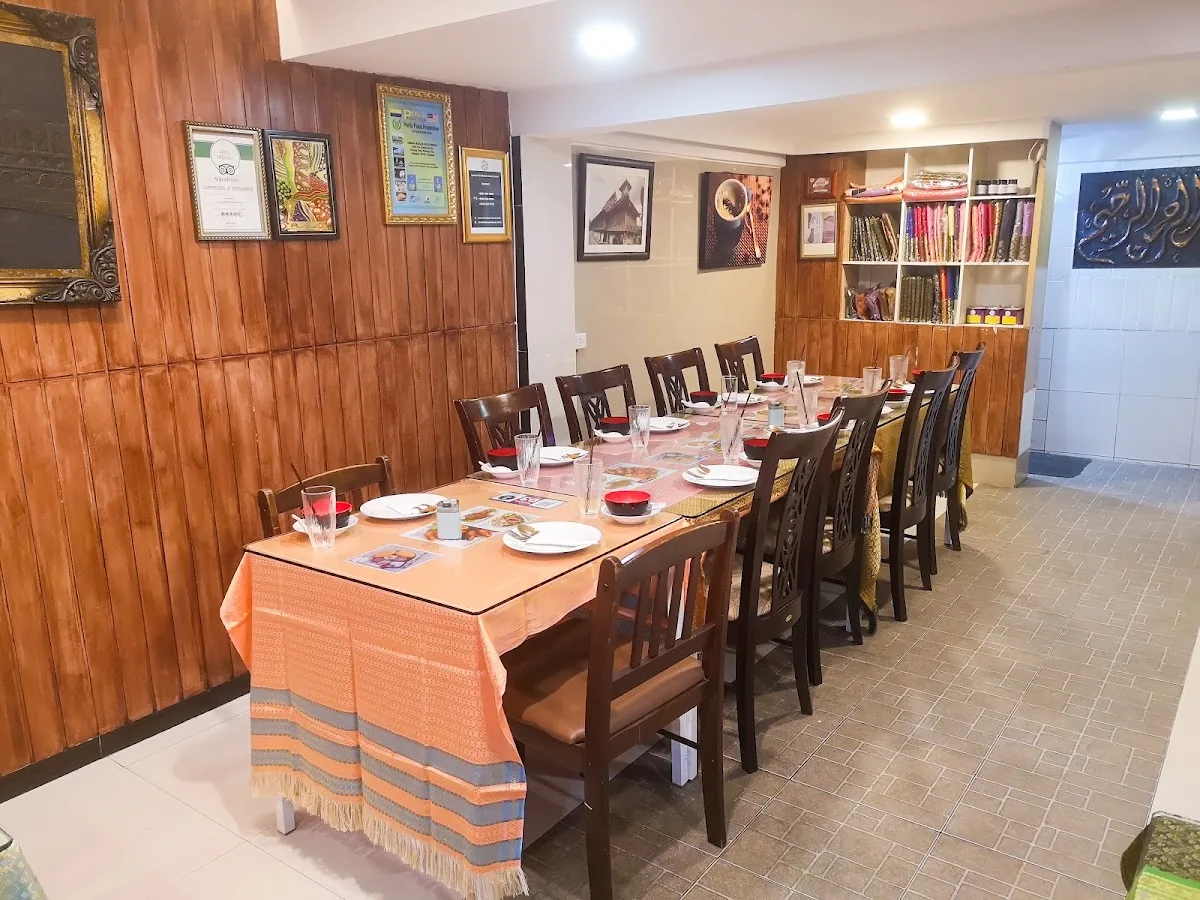 ร้านฮาลาลพร้อมพงษ์ บรรยากาศร้านอาหารมุสลิมริมซอยสุขุมวิทยามเย็น ใกล้ BTS สายสุขุมวิท