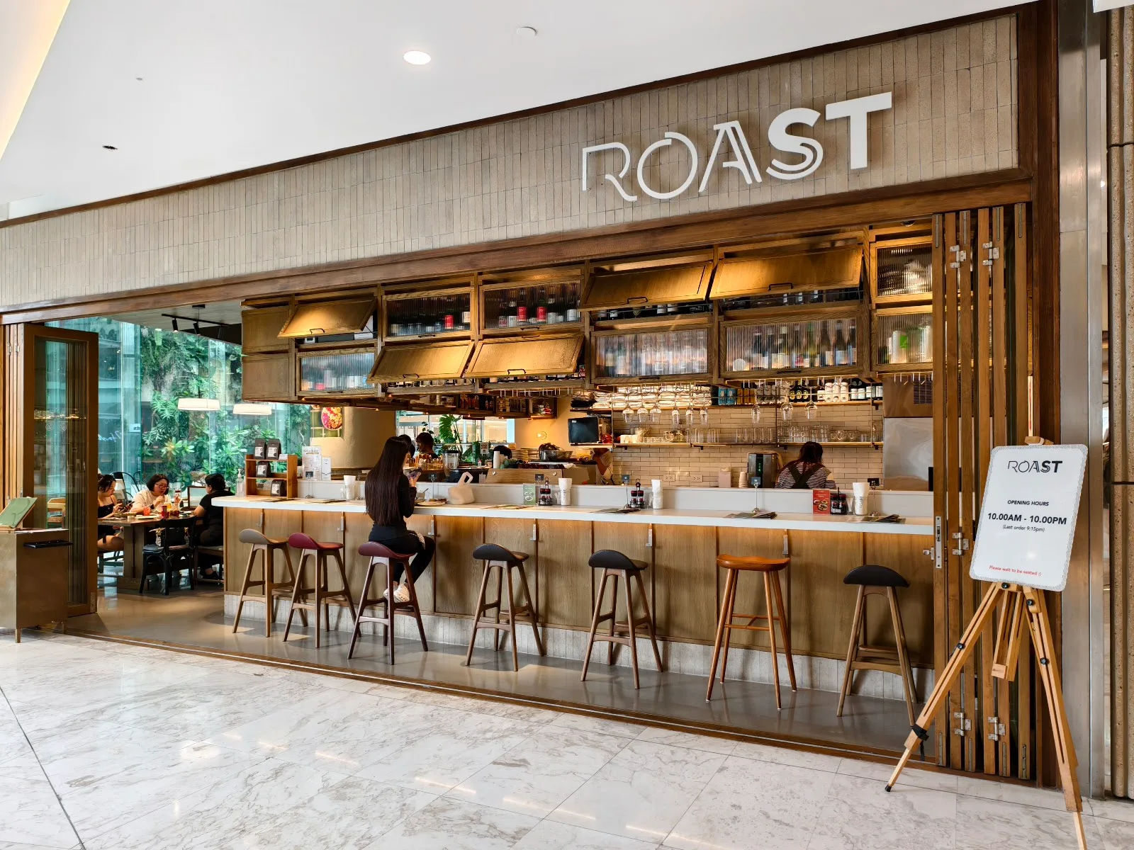 ภาพจริงของ Roast EmQuartier ย่านพร้อมพงษ์ จาก Google Maps (รูปที่ 3)