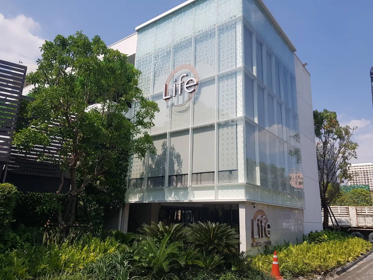 แผนที่เส้นทางเดินจากBTS พร้อมพงษ์ไปLIFE พระราม 4 - อโศก | LIFE Rama 4 - Asoke ย่านพร้อมพงษ์