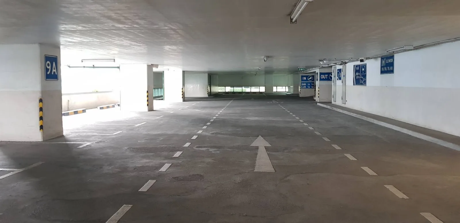 ภาพจริงของ ที่จอดรถ อาคาร BTU Asok (นวม) (รายวัน รายเดือน) (NPD) ย่านพร้อมพงษ์ จาก Google Maps