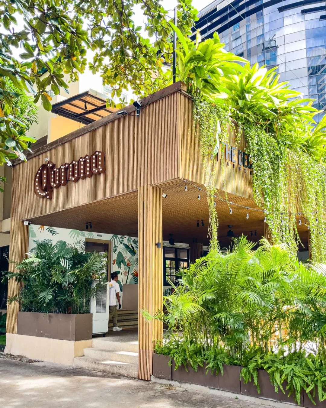 ภาพจริงของ The Deck Bangkok (thedeckbkk) ย่านพร้อมพงษ์ จาก Google Maps